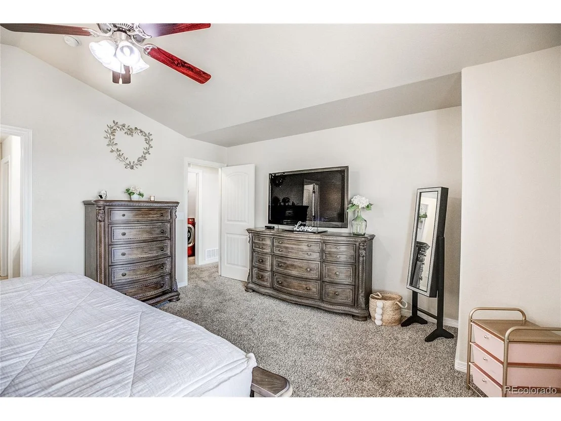 Photo of 669 N 16th Way
