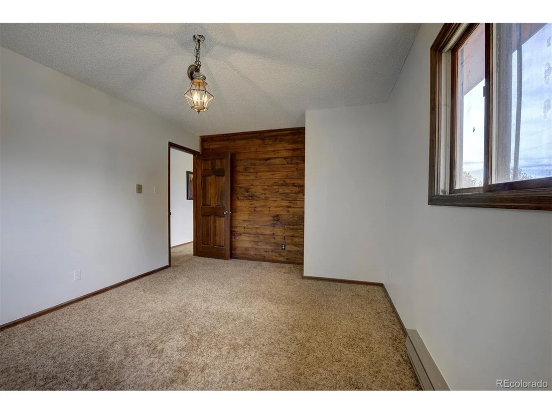 Photo of 1899 Roland Dr