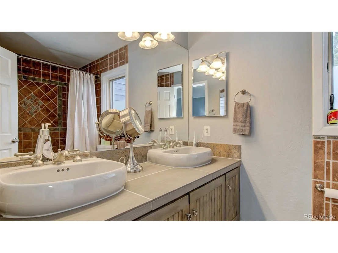 Photo of 1494 Deerpath Rd