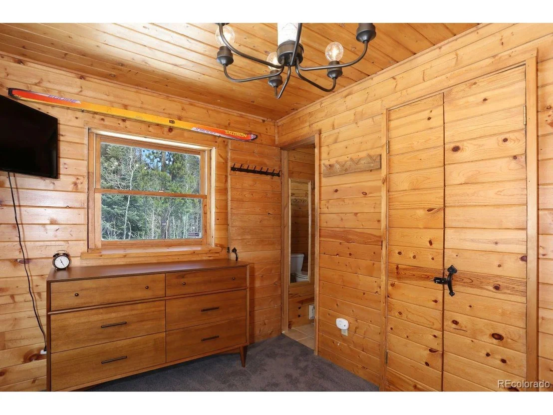 Photo of 390 Crown Dr