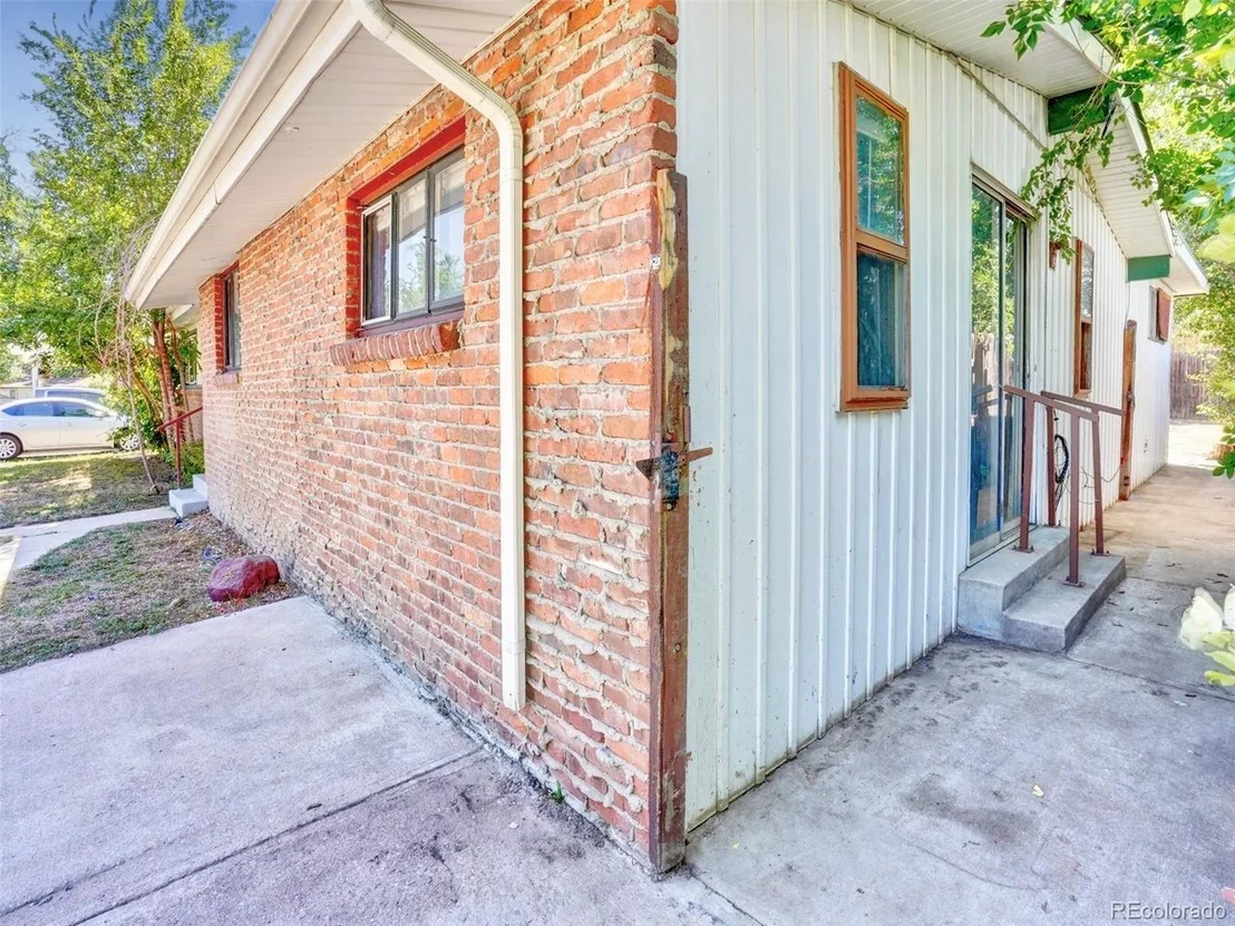 Photo of 7789 Greenleaf Ln