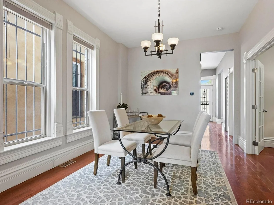 Photo of 2435 Tremont Pl