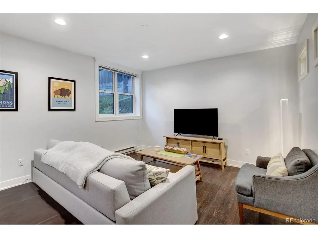 Photo of 1719 Mapleton Ave