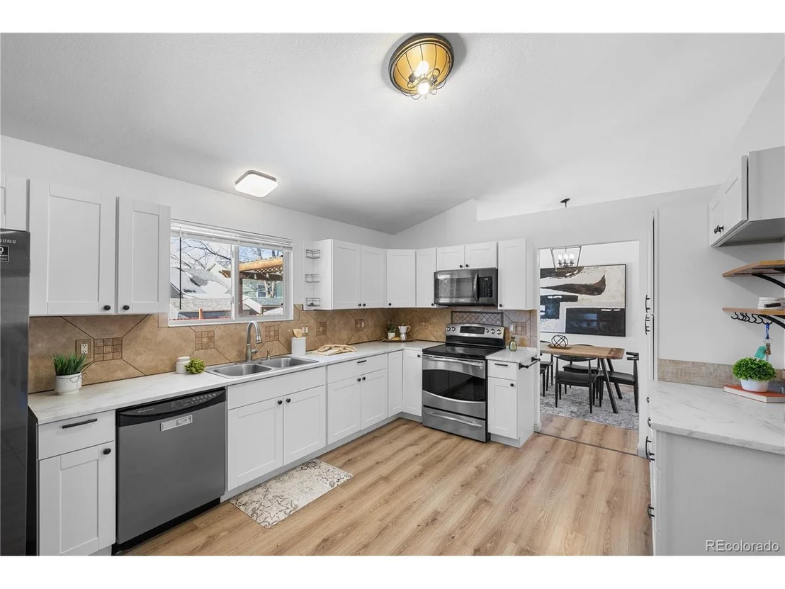 Photo of 453 N 9th Pl