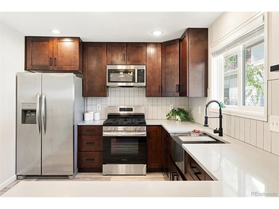 Photo of 818 Baker St