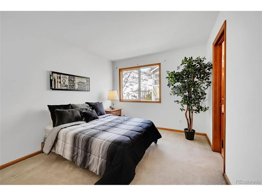 Photo of 439 Canyon Point Cir
