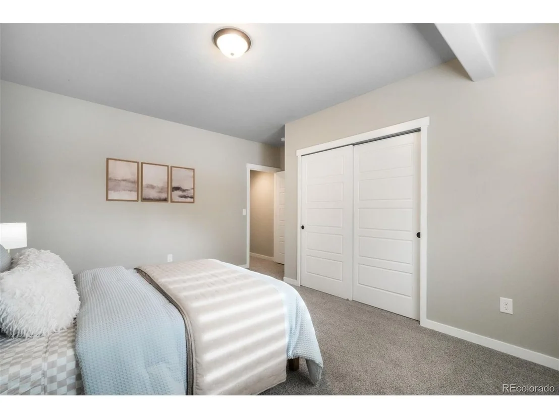 Photo of 2573 Lakes Edge Dr