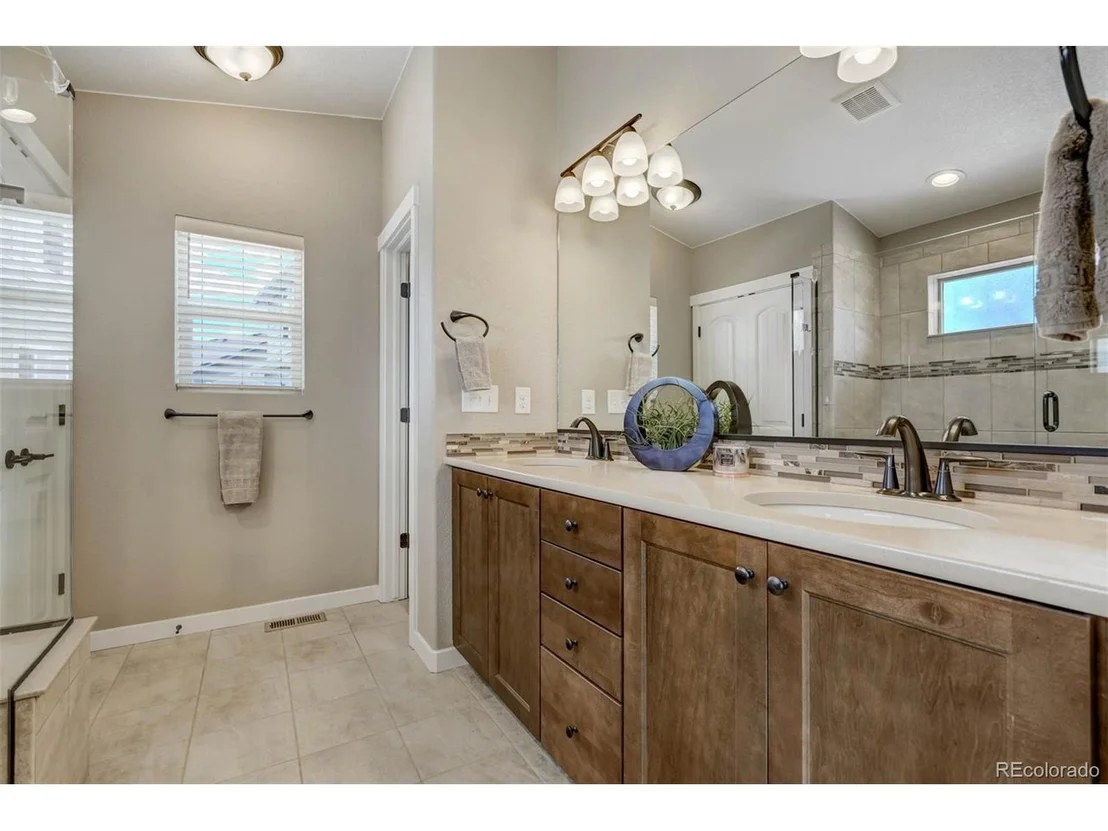 Photo of 2584 Lakes Edge Dr