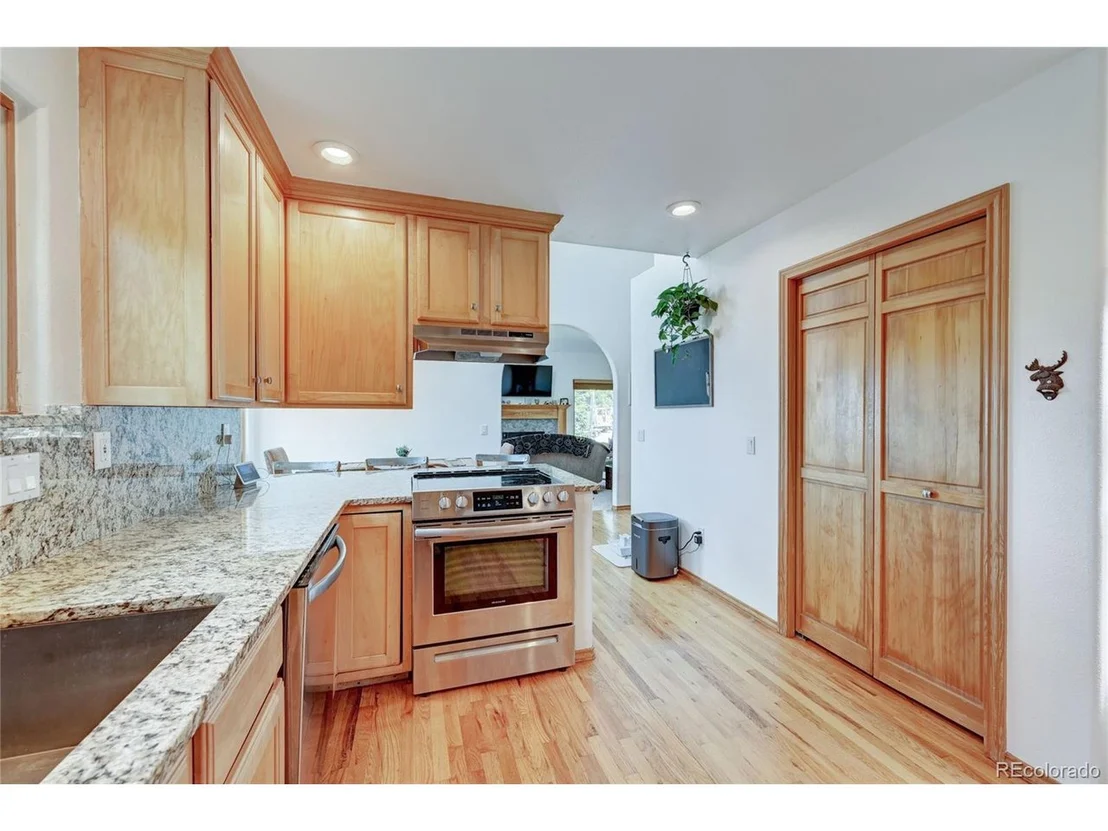 Photo of 1587 Sinton Rd