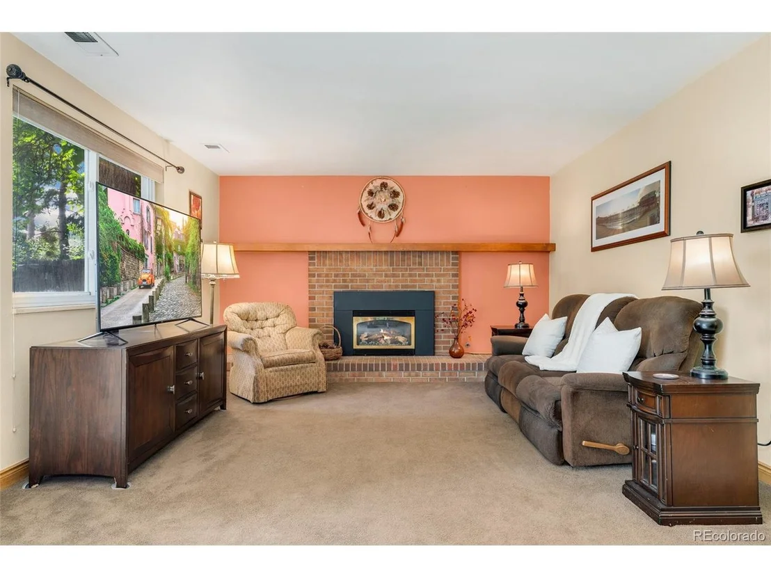 Photo of 8052 Iris Ct