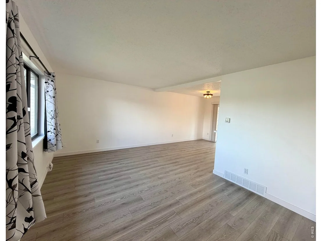 Photo of 4422 W 9th St