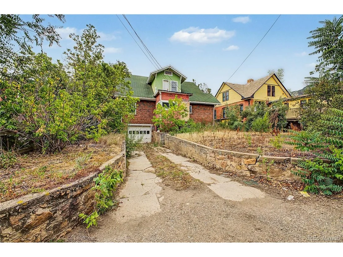 Photo of 933 University Ave
