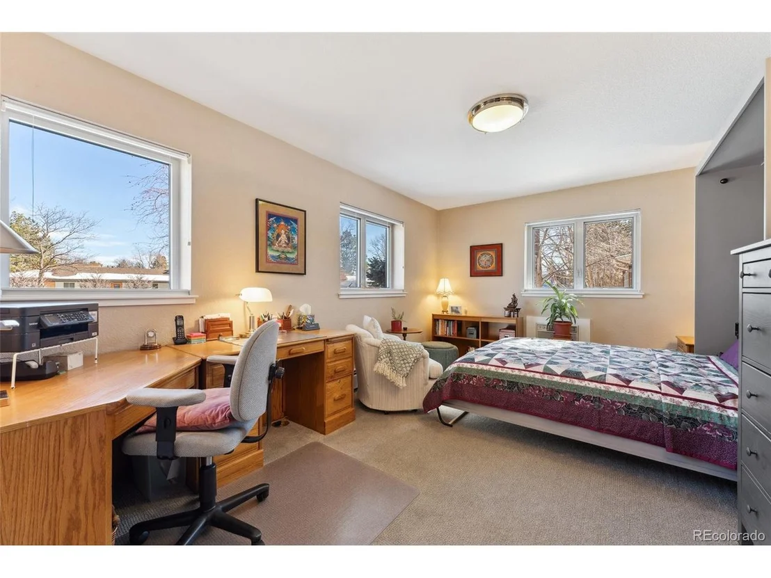 Photo of 831 Crescent Dr