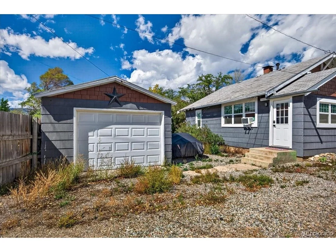 Photo of 404 S Range Ave