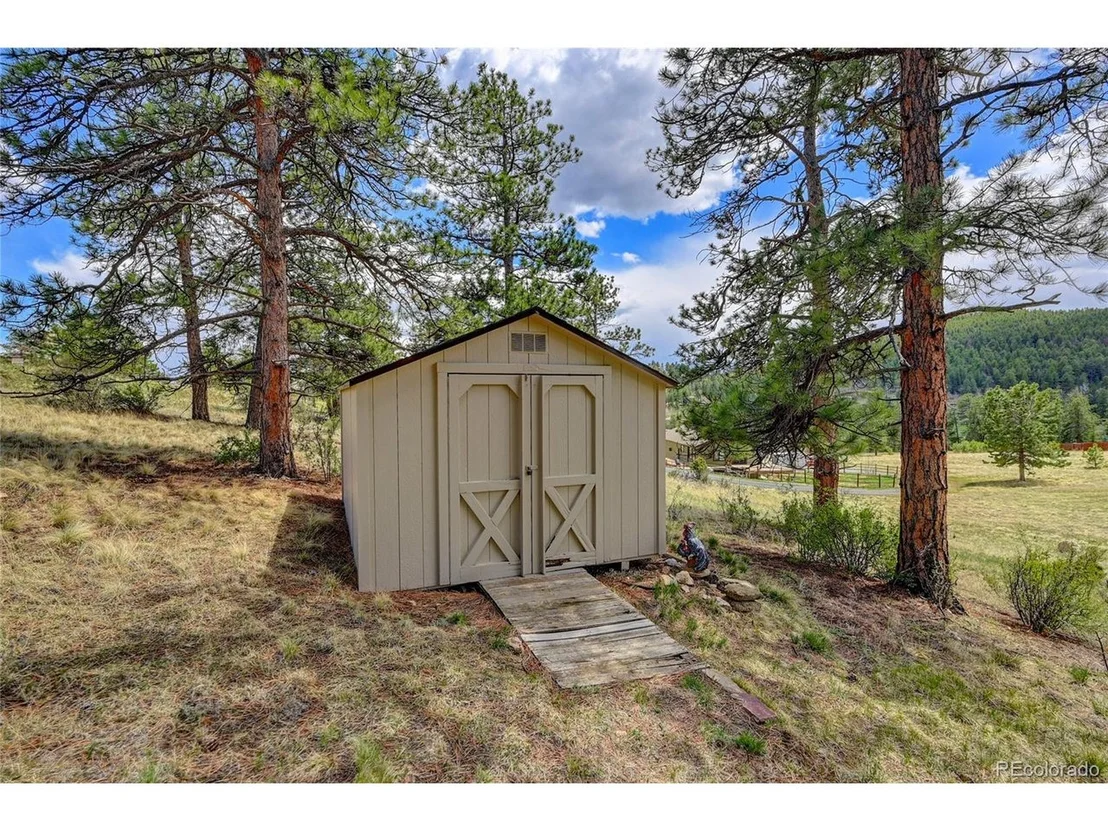 Photo of 924 Bluebird Dr