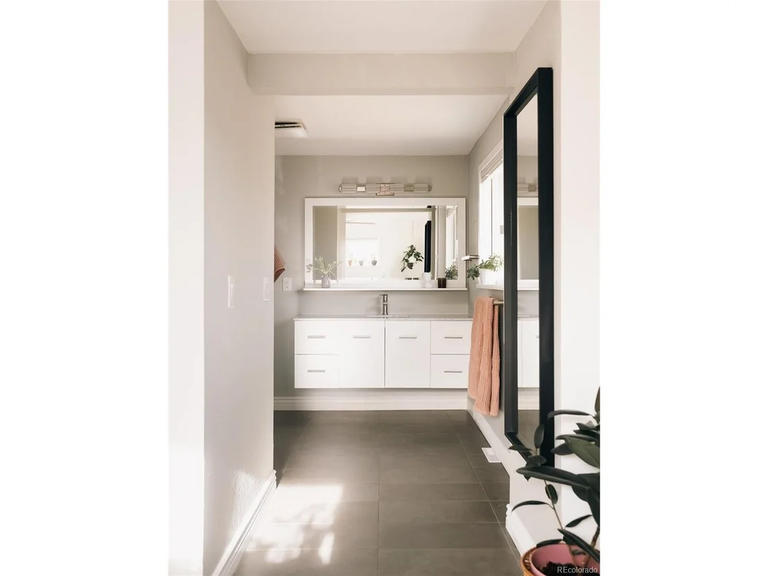 Photo of 4390 Shaw Blvd