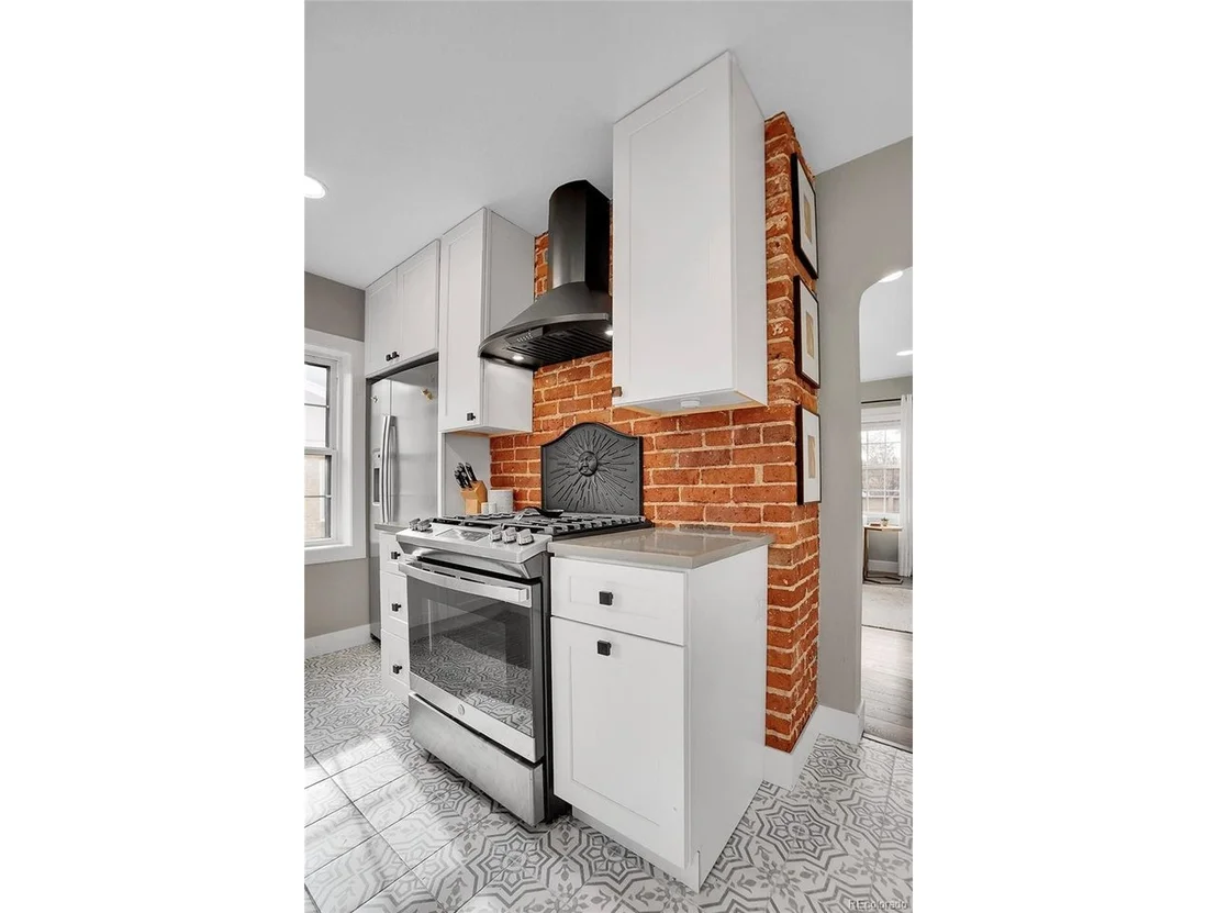 Photo of 2936 Sheridan Blvd