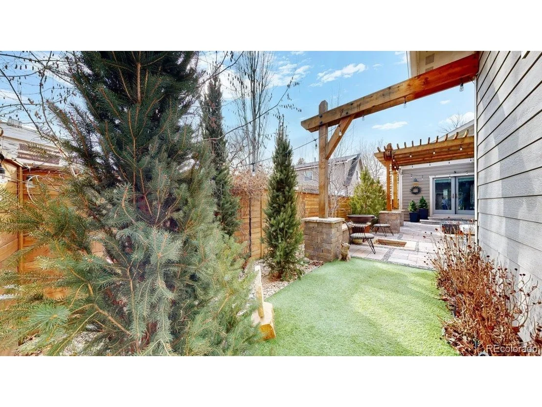 Photo of 726 6th St