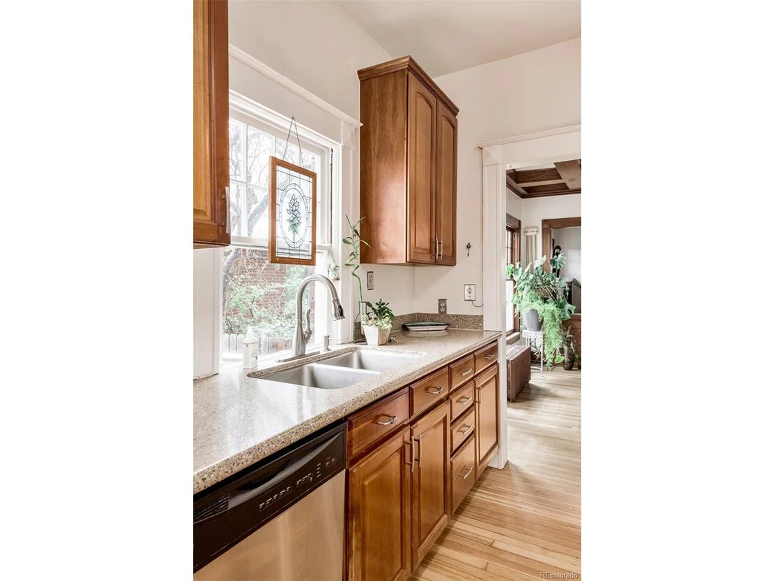 Photo of 2556 Eudora St