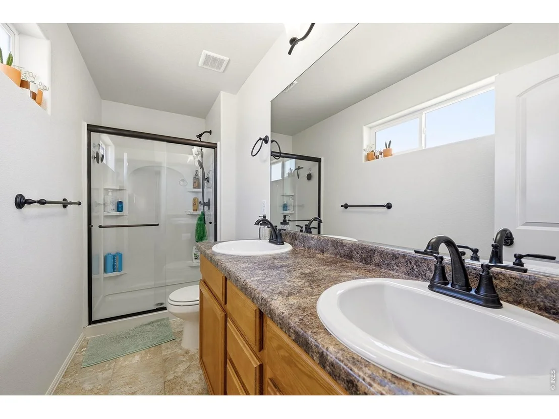 Photo of 987 Axis Dr