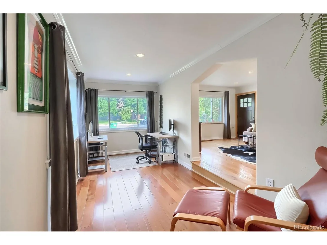 Photo of 995 Elm St