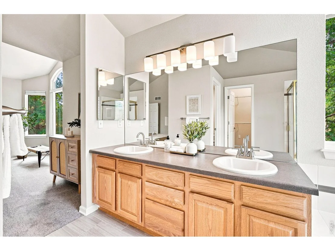 Photo of 2854 Blue Jay Way