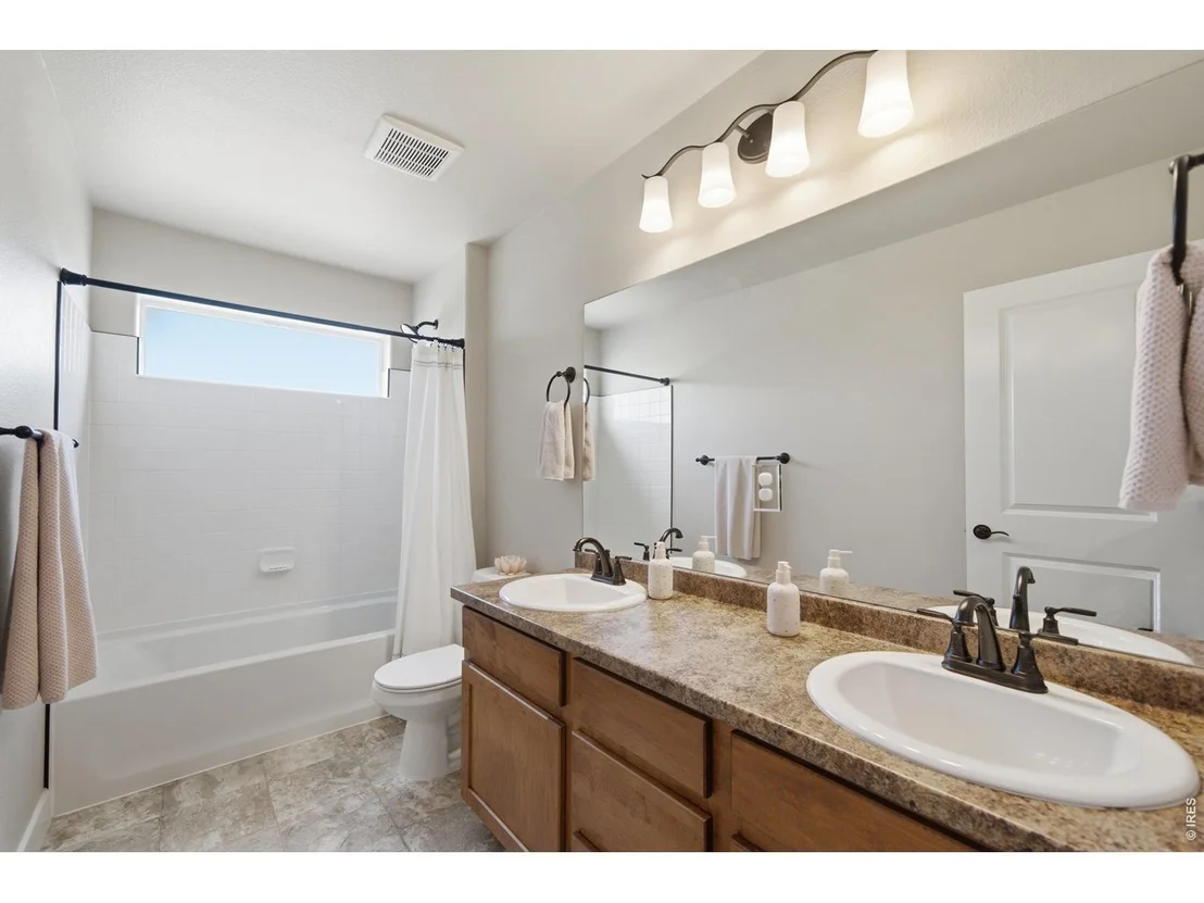Photo of 375 Aurelia Dr