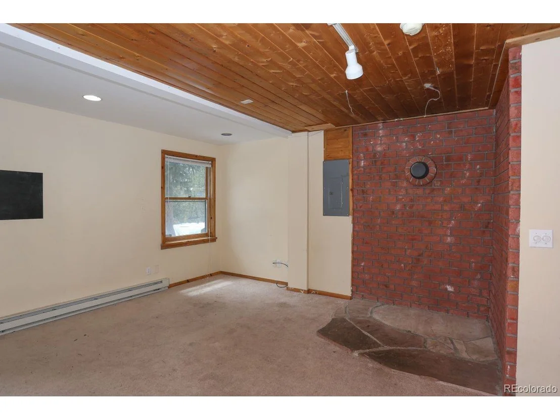 Photo of 390 Crown Dr