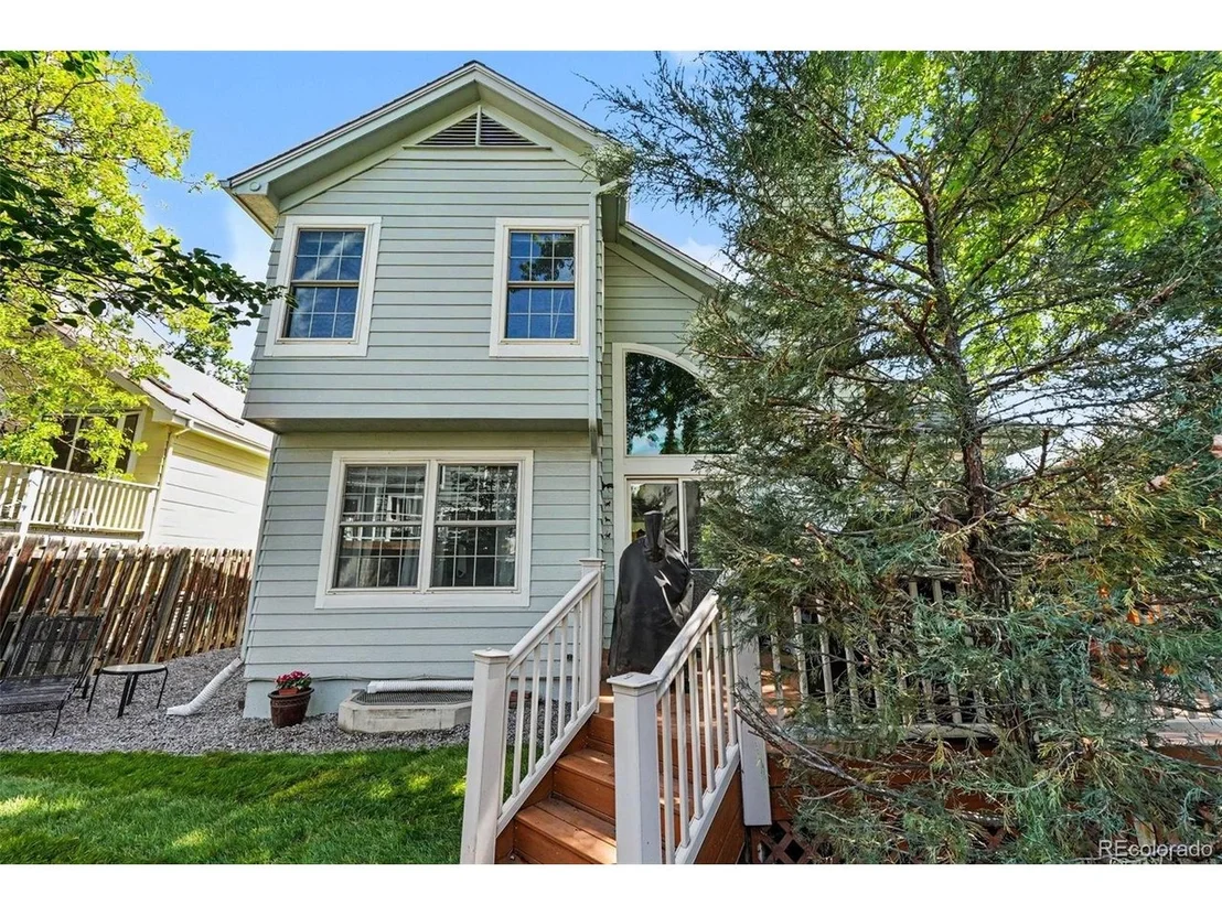 Photo of 9875 Iris St