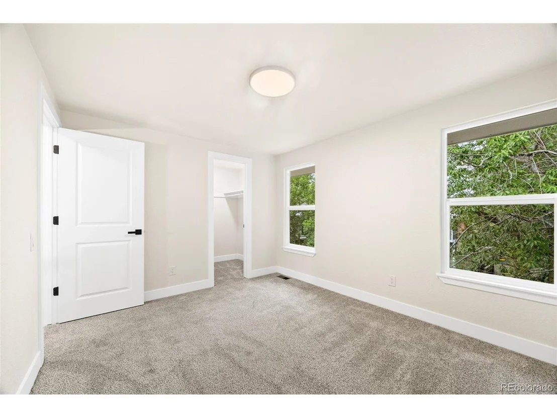 Photo of 8162 Field Cir