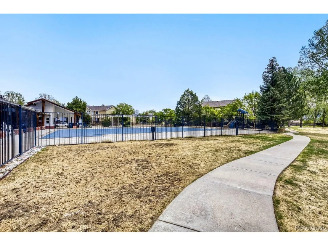 Photo of 1355 Carnation Cir
