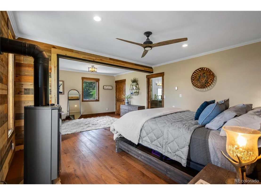 Photo of 1194 Snyder Mountain Rd