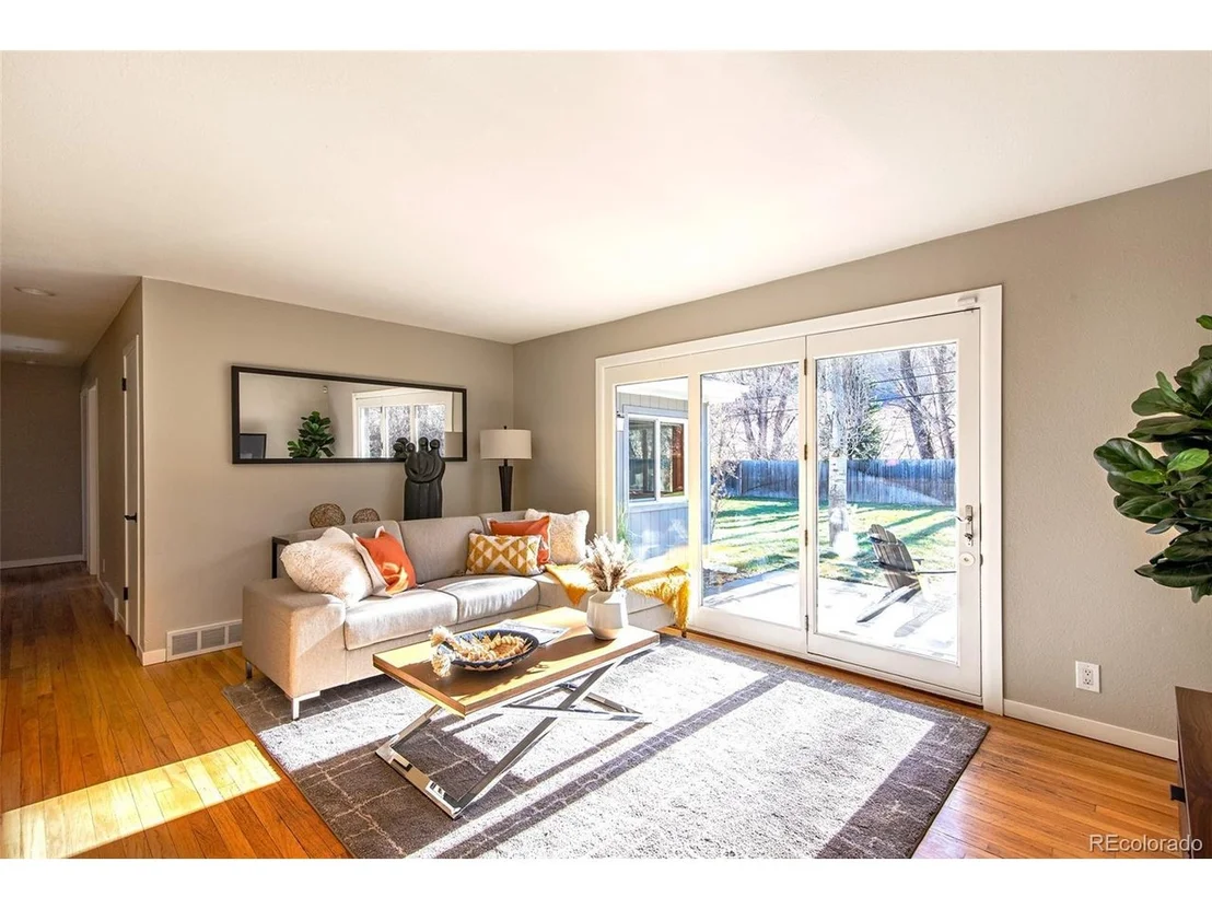 Photo of 2212 Edgewood Dr