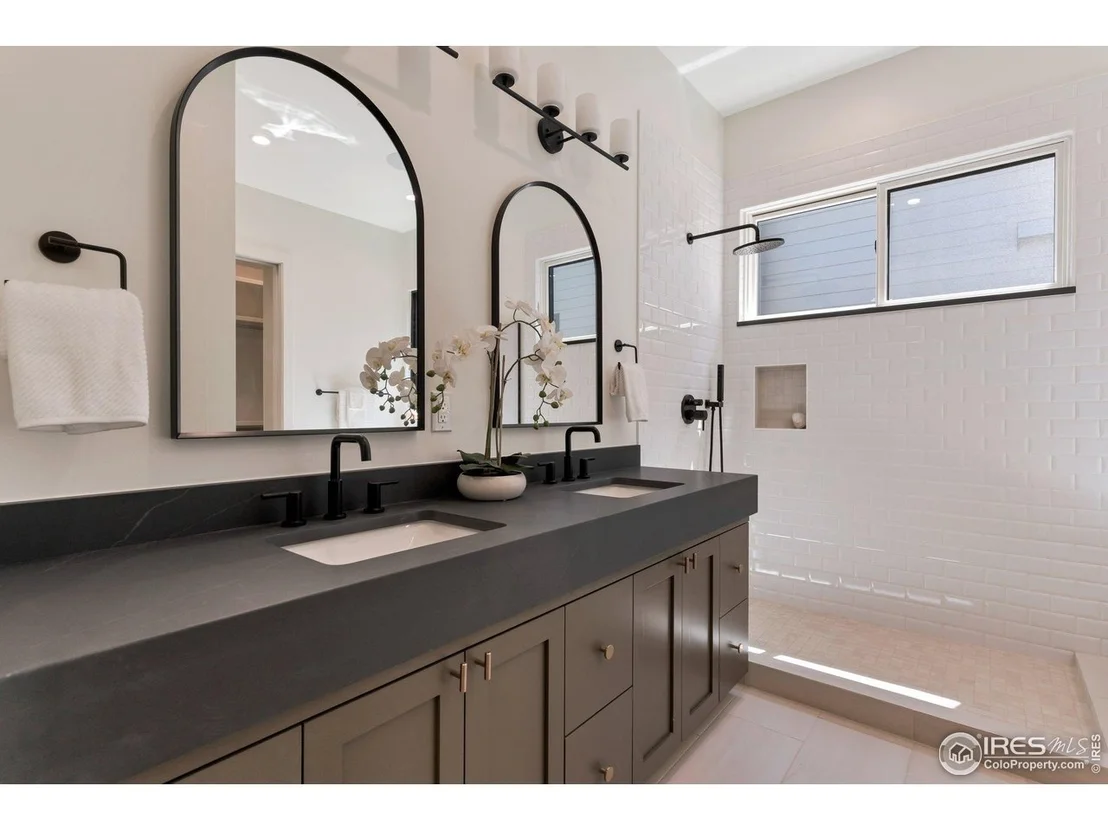 Photo of 306 S 3rd Ave