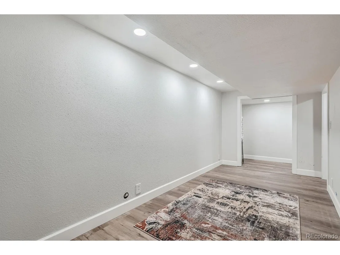 Photo of 2940 N Monaco Pkwy