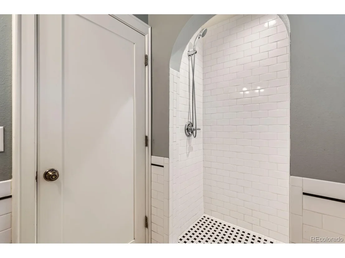 Photo of 1650 Locust St