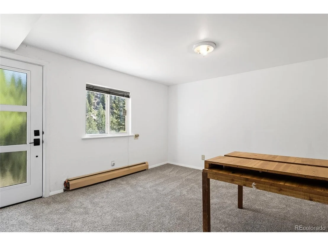 Photo of 1729 Crow Valley Rd