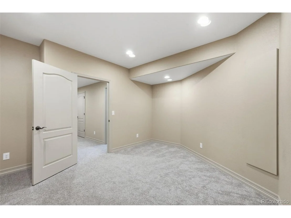 Photo of 10977 Glengate Cir