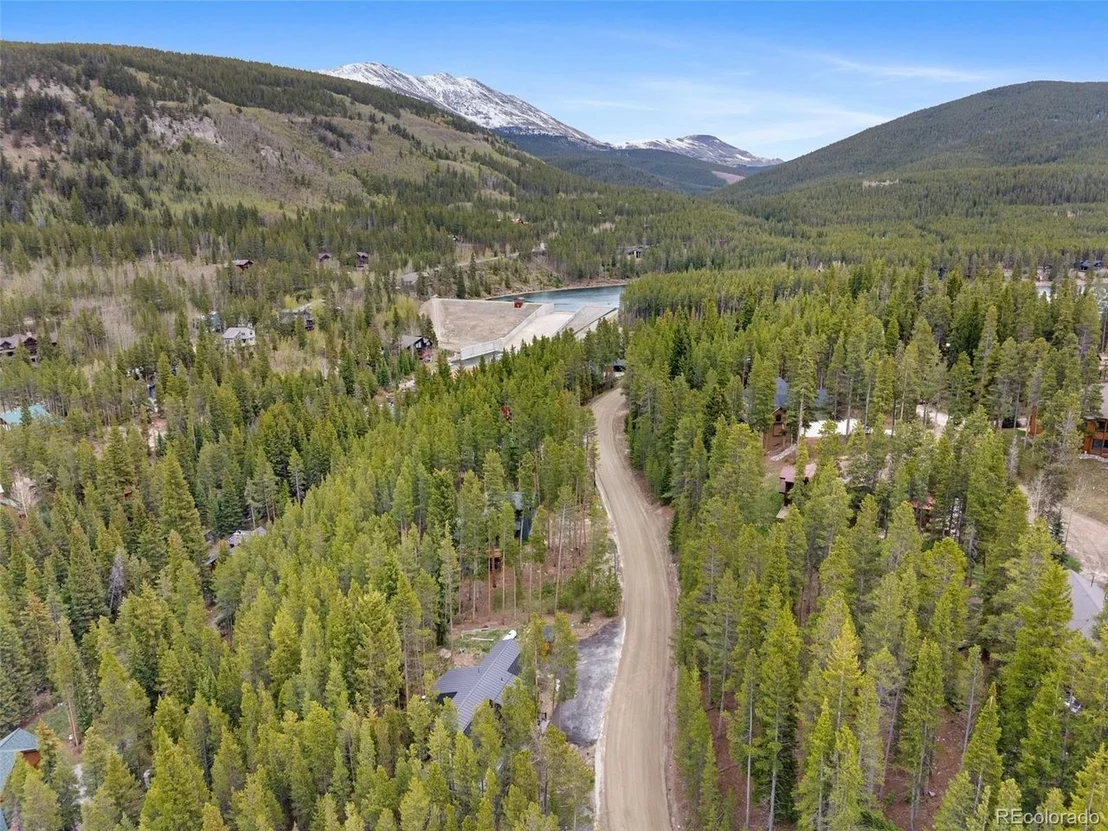 Photo of 127 Lakeshore Loop