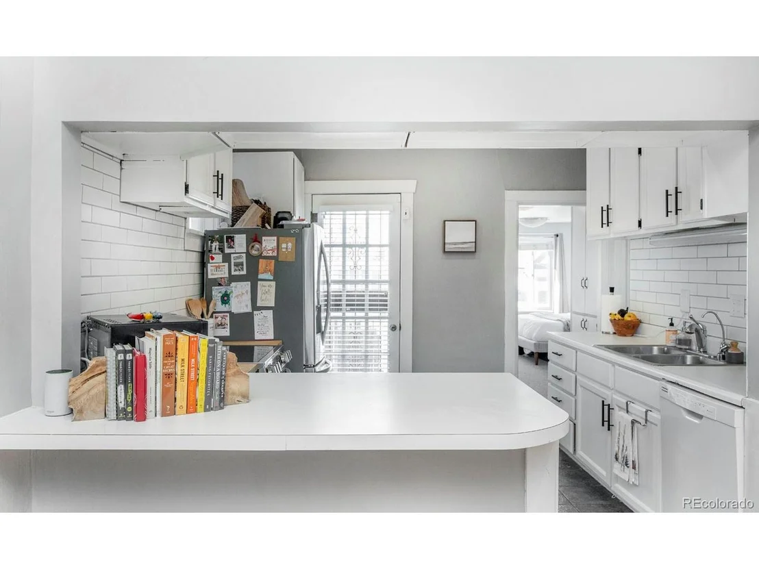 Photo of 3256 W Fairview Pl