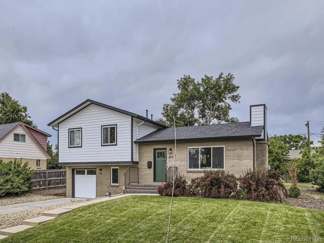 Photo of 899 Evanston St