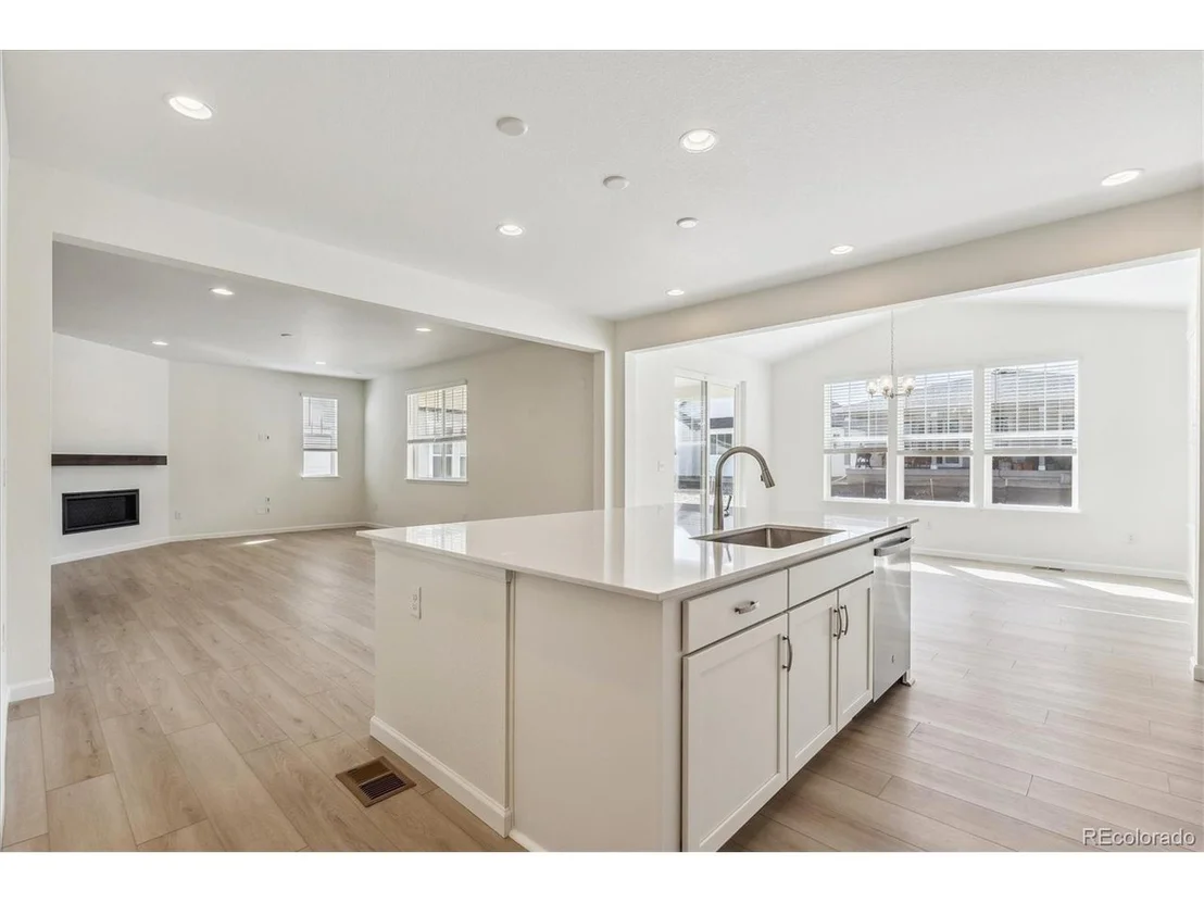 Photo of 1140 Colony Dr