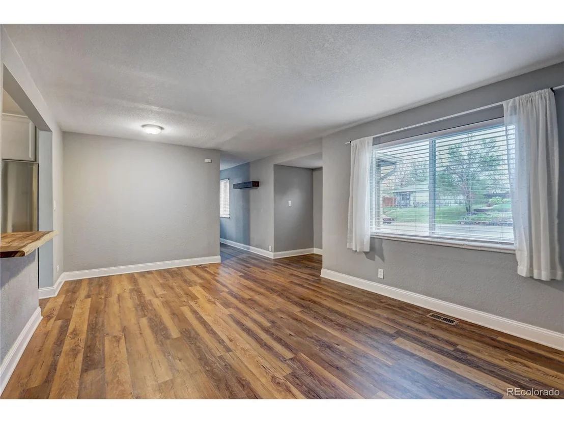 Photo of 2221 W Custer Pl