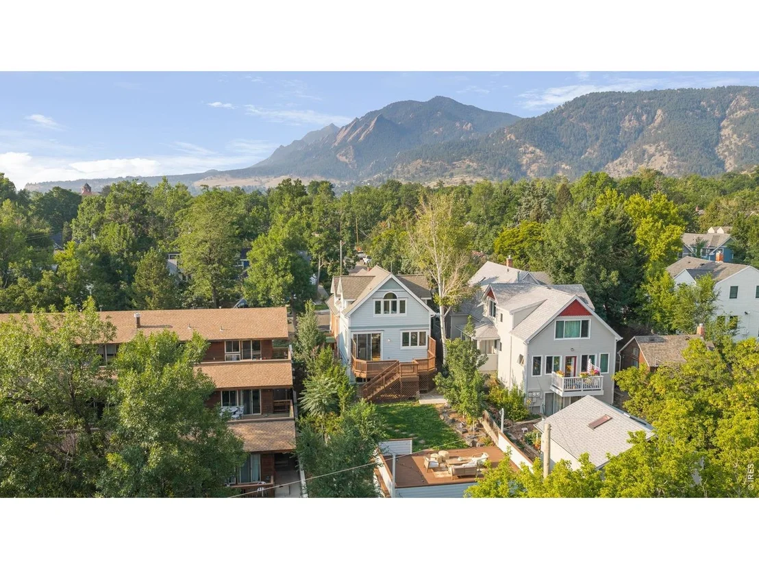 Photo of 805 Dewey Ave