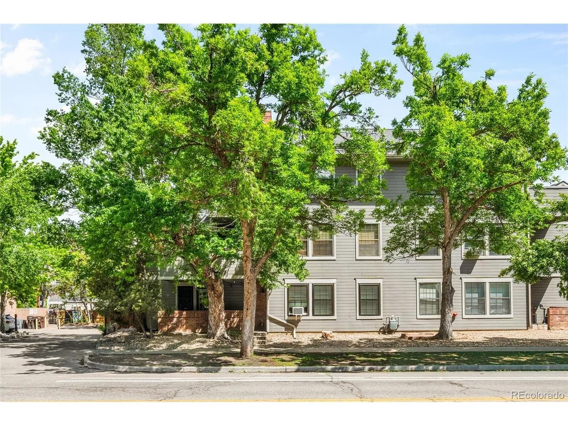 Photo of Unit 210 at 1405 Broadway