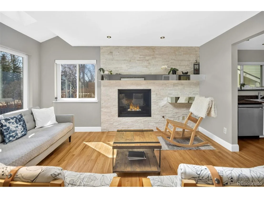 Photo of 72 Mineola Ct