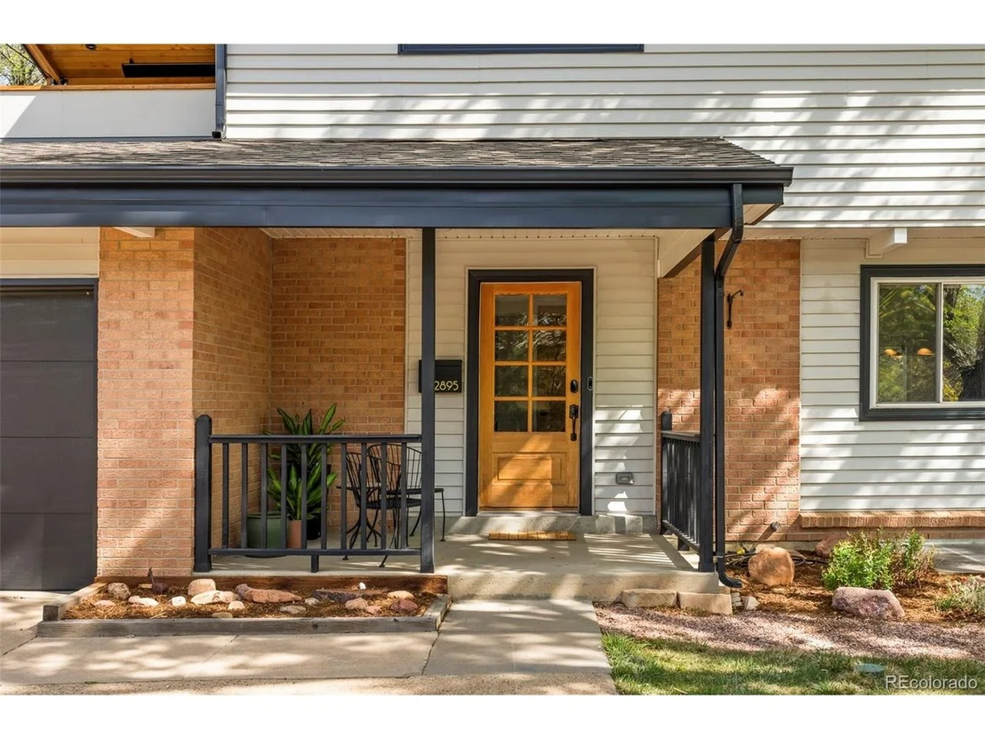 Photo of 2895 Emerson Ave