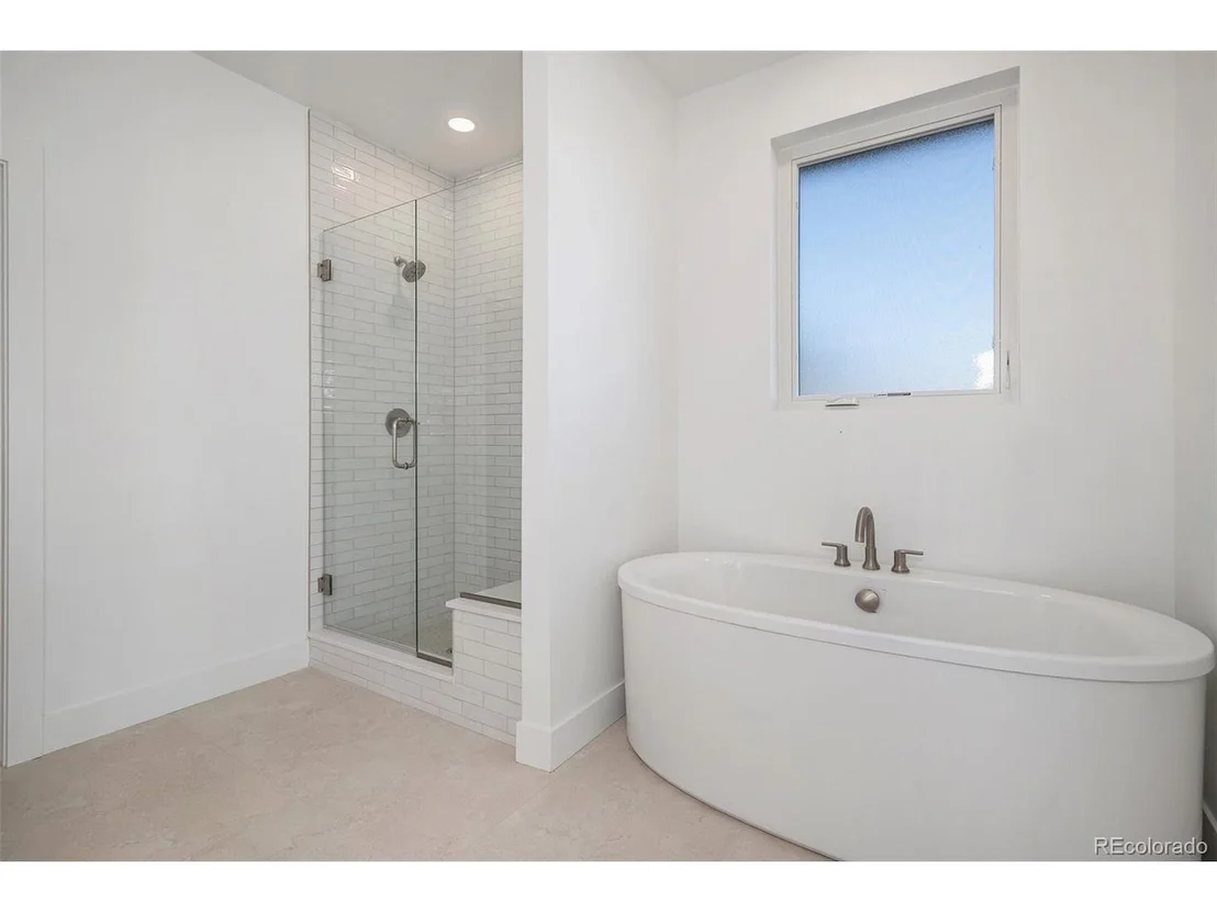 Photo of 400 Thompson Ave