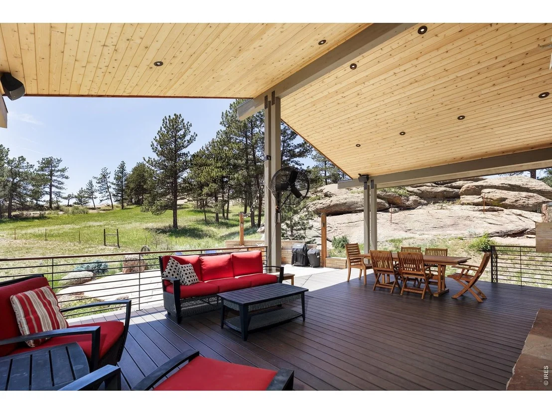 Photo of 300 Colard Ln