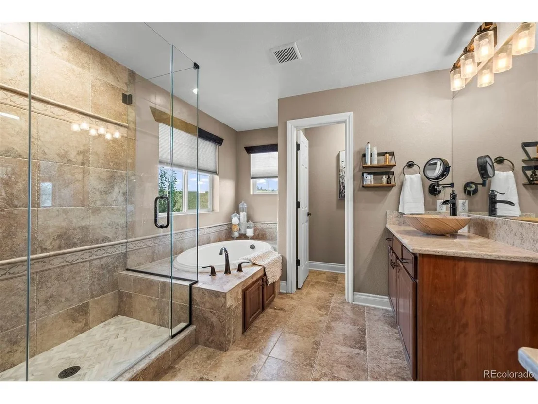 Photo of 5565 Southwind Cir